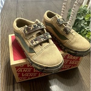 Toddler Camo Vans- Like New-Size 8C